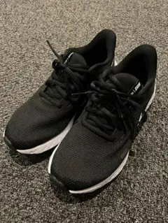 Nike Revolution ブラック