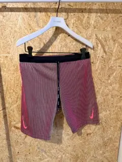Nike ストライプ ハーフパンツ ピンク