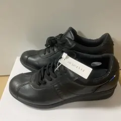 一日延長4/5まで限定セール中！☆新品未使用☆ELLE SPORT シューズのサムネイル