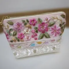 専用ページです。インド刺繍リボン　マチ付きポーチ