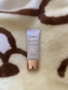 d'Alba UV ESSENCE 日焼け止めクリーム