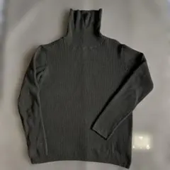 黒タートルネックセーター リブ編み