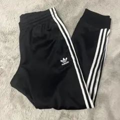 adidas ブラック ジョガーパンツ 3本ライン