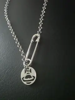 残りわずか】Vivienne Westwood 安全ピン ストーン オーブ - メルカリ