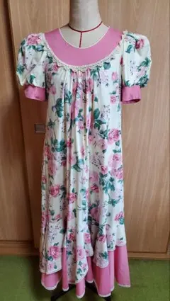 美品】フラダンス用 赤と白の花柄ムームー - メルカリ