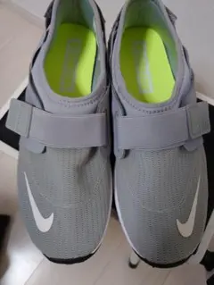 Nike グレー スニーカー ベルト付き