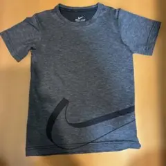 美品⭐︎NIKE DRI-FIT グレー半袖Tシャツ XS 120のサムネイル