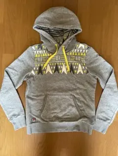 プーマ☆PUMA☆パーカー☆Mサイズ☆グレー☆一回だけ洗濯☆黄色の柄や紐のサムネイル