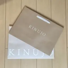 絹女KINUJO ベージュ ロゴ入り ショッパー 袋 - メルカリ