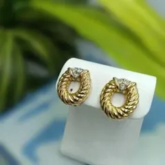 【BURBERRY】ゴールド ツイストデザイン イヤリング