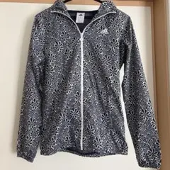 adidasレディースウインドブレーカーフード付き薄手裏地　メッシュネイビー花柄