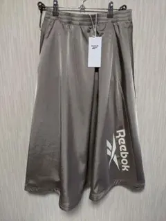 リーボックサイドスリット入りスカート Mサイズ未使用品