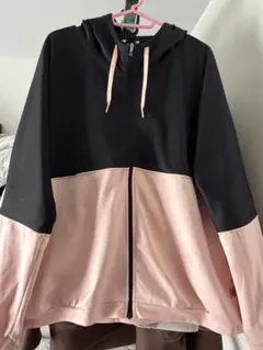 New Balance ジップアップパーカー ブラック ピンクのサムネイル