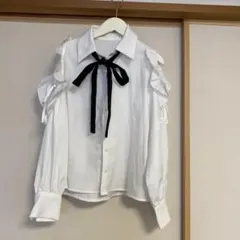 abc une face ホワイト フリル 長袖ブラウス リボン付き