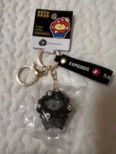 ポムポムプリン　EXPO 万博　サンリオ　黒ミャクミャク　なりきりキーホルダー