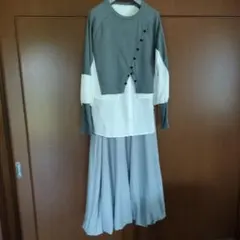 グレー/ホワイト カーディガン風トップスとバルーンスカートセット