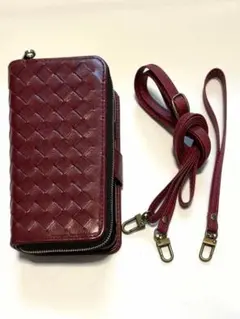 美品◇編み込みデザイン スマホショルダーバッグ《 iPhone 11》