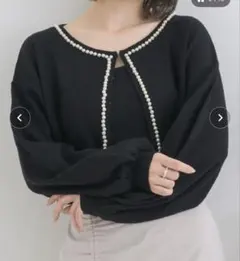 黒のパール装飾長袖ニット