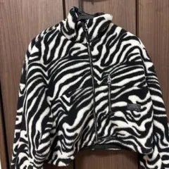 ゼブラ柄フリースクロップドジャケット