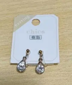 3coins ジルコニア風パーツ樹脂イヤリング ノンホールピアス ゴールドカラー