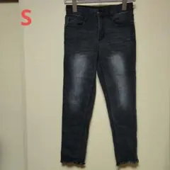 Sサイズ ダークグレー スキニーデニム フリンジ裾