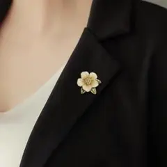 お花　ブローチ　ホワイト　上品　フラワー　入学式　卒業式　フォーマル