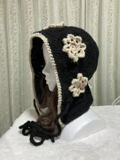 立体フラワー♡フードタイプニット帽子♡黒とベージュ 花モチーフ