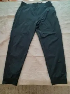 UNIQLO メンズ　　ウルトラストレッチ アクティブジョガーパンツ　Ｌサイズ