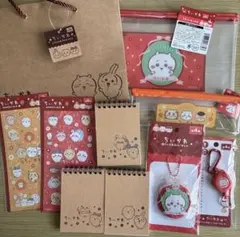 ちいかわ　10点　フラットポーチ　リールキーホルダー　缶バッジ　シール