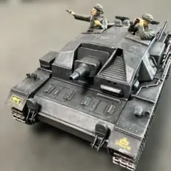 ドラゴン　1/35プラモデル　3号突撃砲B型＆突撃砲クルーのサムネイル
