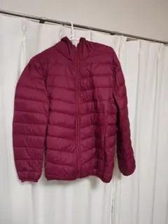 フード付きバーガンディダウンジャケット