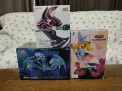 遊戯王フィギュア ブラマジ、ブラマジガール、ブルーアイズアルティメットドラゴン】