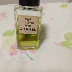 CHANEL N°19 オードゥ トワレ 残量35ml位のサムネイル