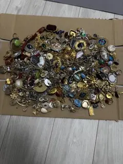 2026年最新】ブローチ まとめ 大量の人気アイテム - メルカリ