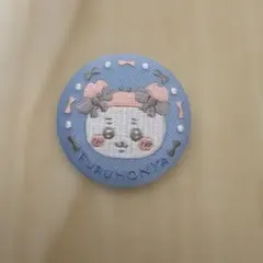 ちいかわ 刺繍缶バッジ 古本屋