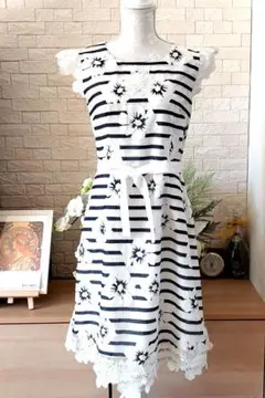 ❣️未使用極美品❣️花モチーフレース使いボーダーワンピースのサムネイル