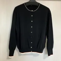 黒の長袖カーディガン