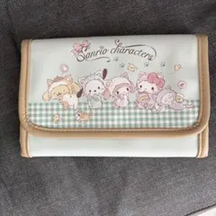 しまむら　サンリオキャラクターズ 猫の日限定　多機能ケース
