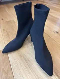 ZARA WOMAN ブラック ポインテッドトゥブーツのサムネイル