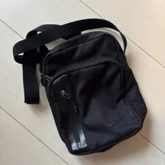 (最終値下げ)ナイキ ショルダーバッグ ブラック 軽量 コンパクト 普段使い◎