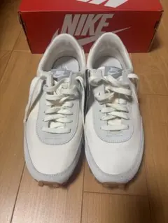 新品未使用　NIKE ホワイト スニーカー25.5