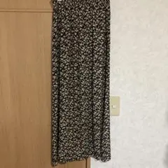ジャーナルスタンダード花柄 ロングスカート ブラック系のサムネイル