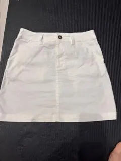 ホワイトのadidasスカート　ゴルフ