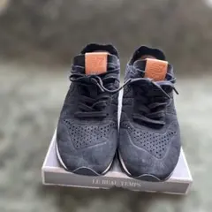 New Balance ブラックスエード スニーカー