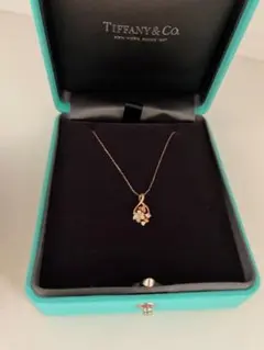 Samantha Tiara フラワーブーケ ネックレスのサムネイル
