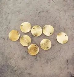 No.571　ゴールドの波打つチャーム