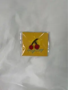 TWICE ナヨン　HAPPY HAPPY ピンバッジ　さくらんぼ