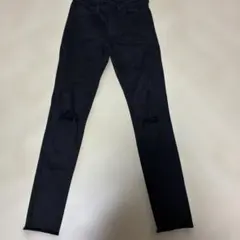 UNIQLO ブラックスキニーデニム（ダメージあり）