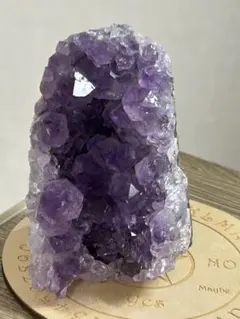 天然アメジスト晶洞 703g 濃紫 二層結晶 原石 天然アメジスト晶洞 703g 濃紫 二層結晶 原石 - メルカリ