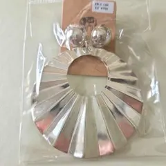 シルバー 放射状デザイン ピアス